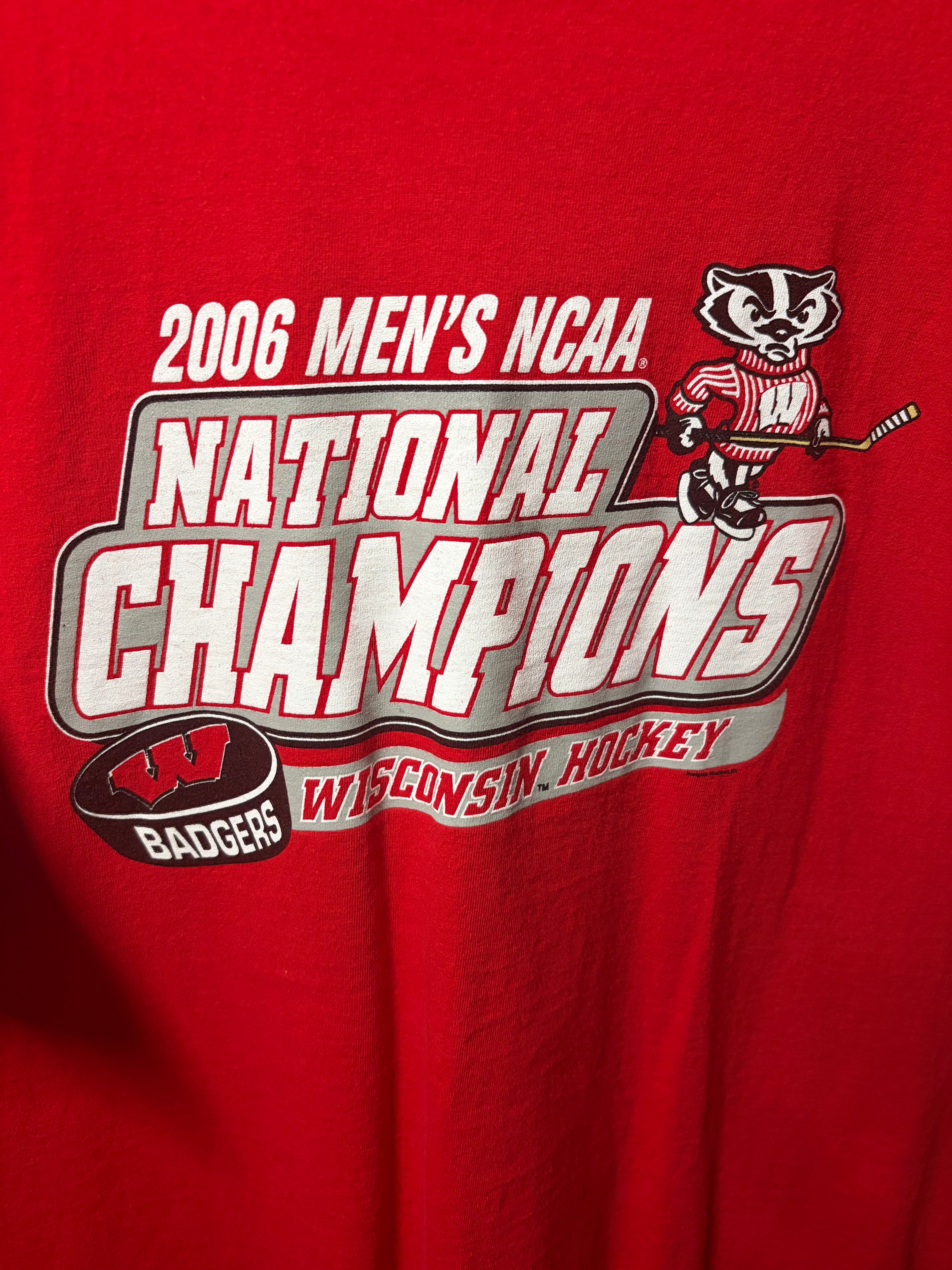 2006 Wisconsin Badgers Mens NCAA Champions T Shirt (XXL) – Triple