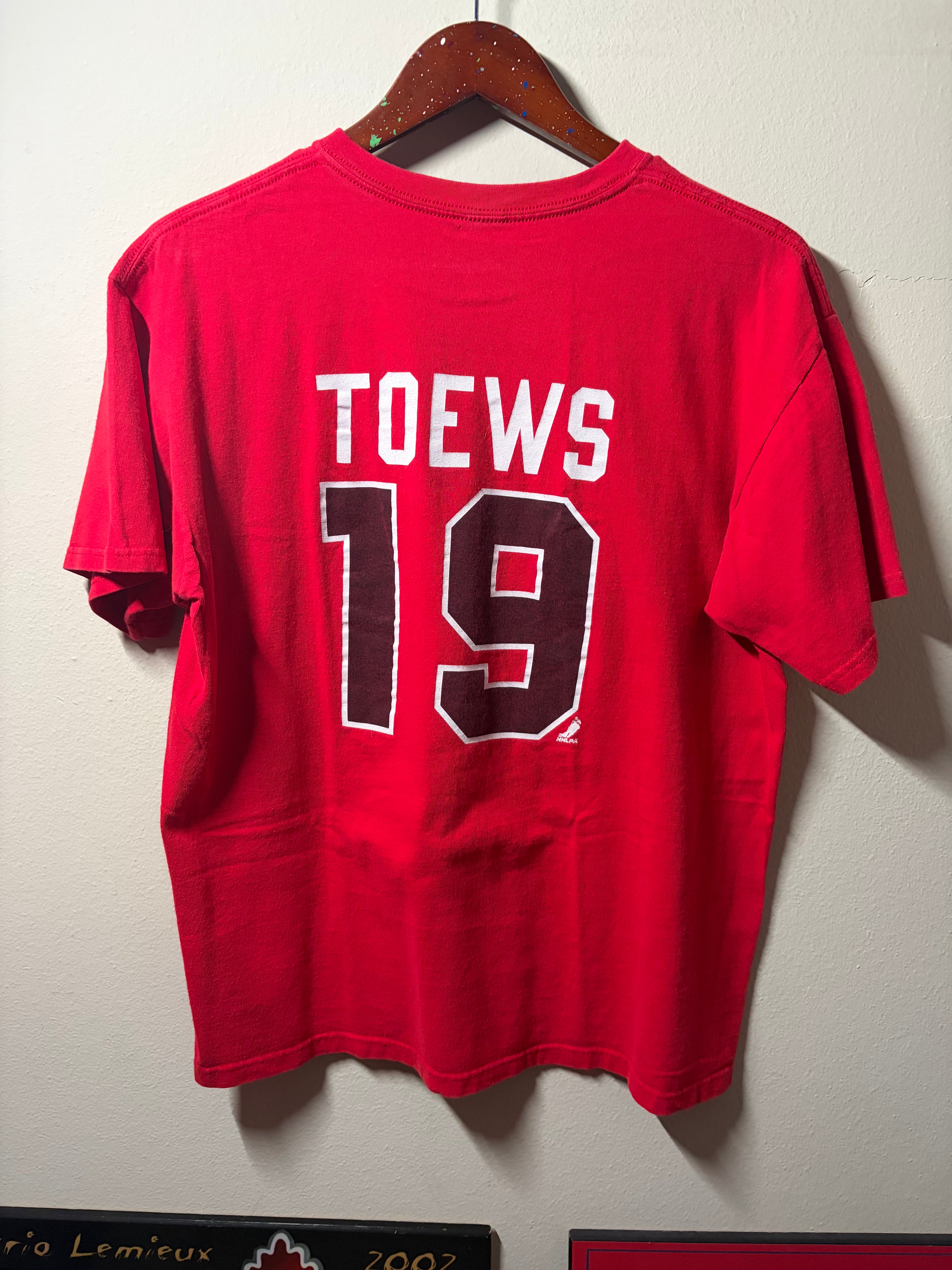 Jonathan Toews #19 T Shirt (Medium)