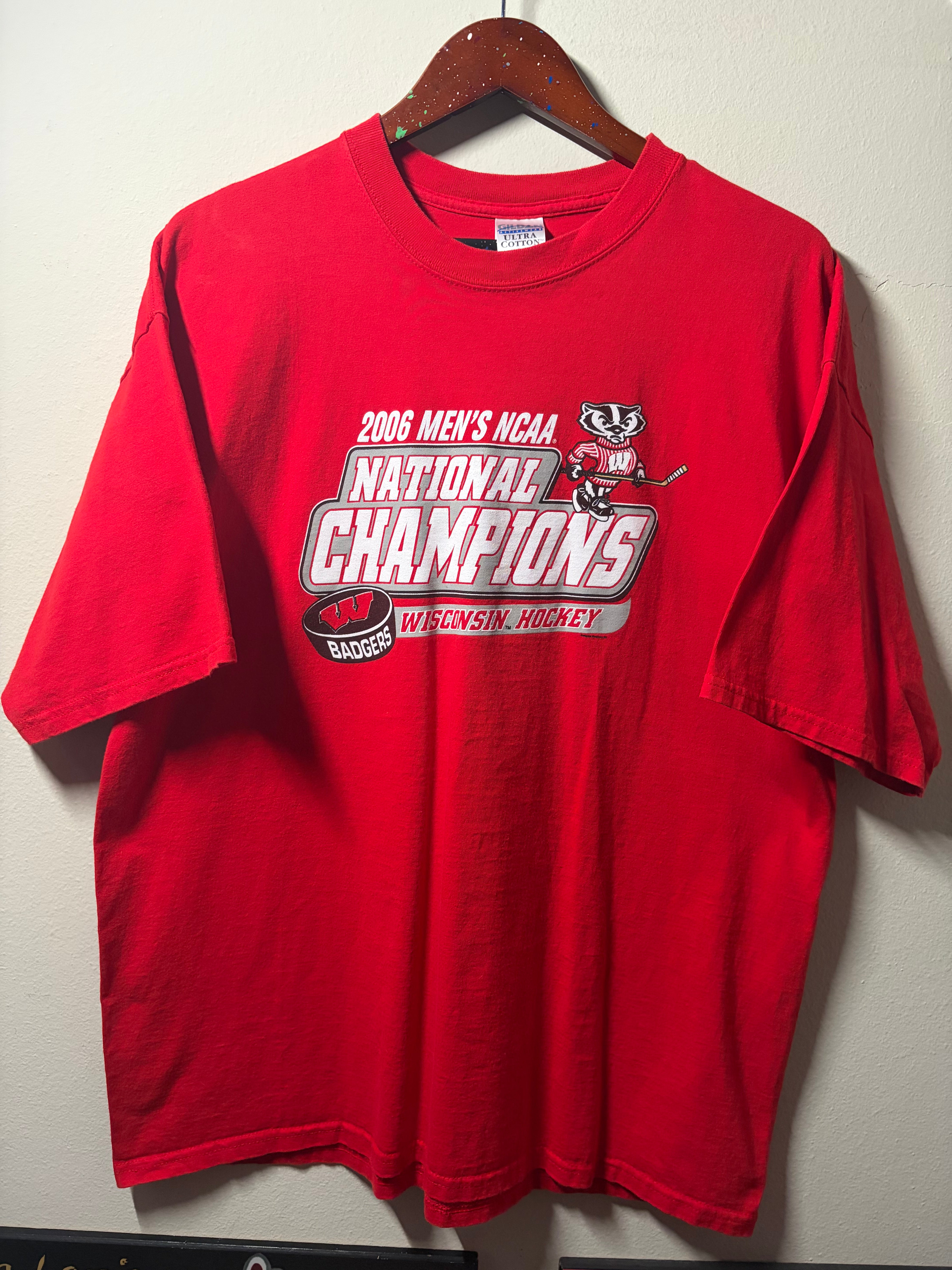 2006 Wisconsin Badgers Mens NCAA Champions T Shirt (XXL) – Triple