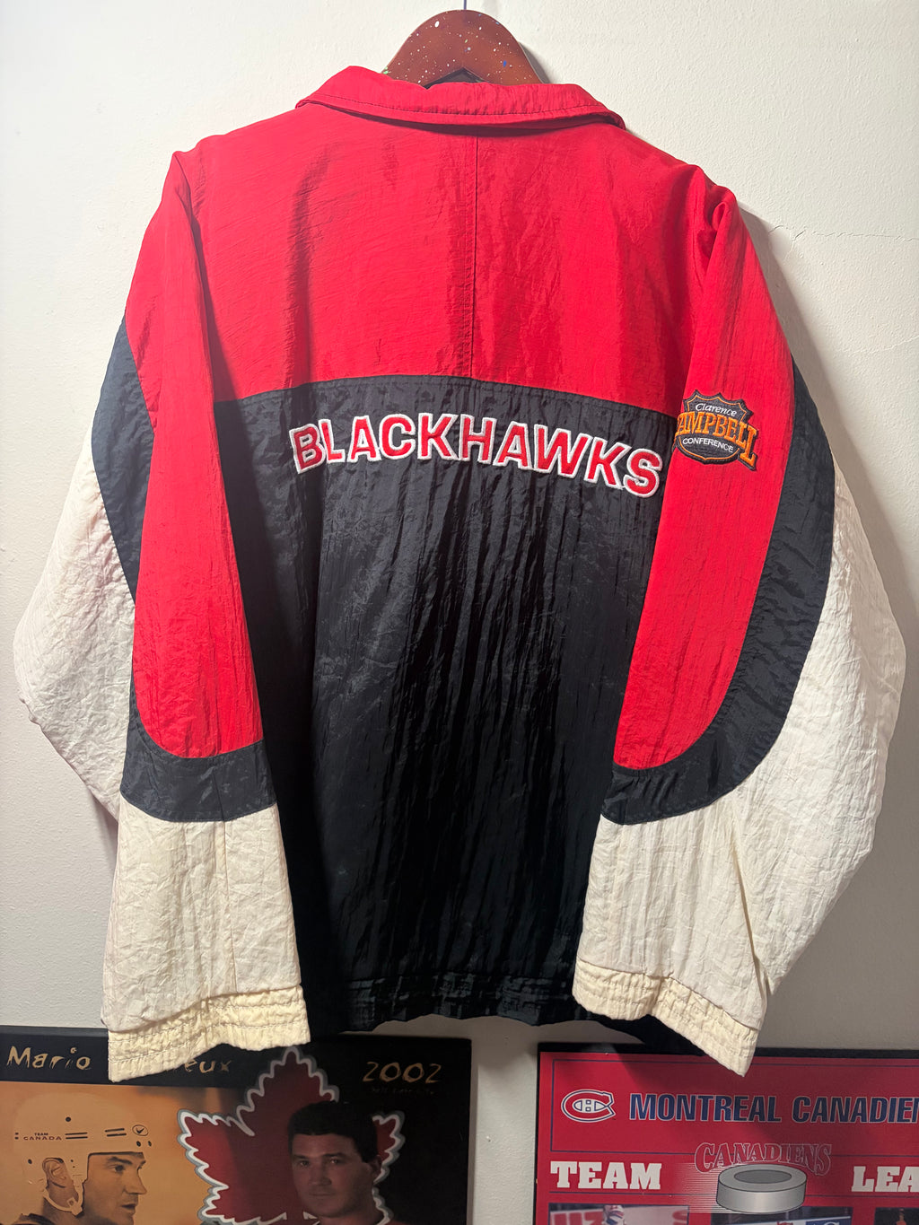 Vintage Blackhawks Apex One Puffer Jacket (Large)