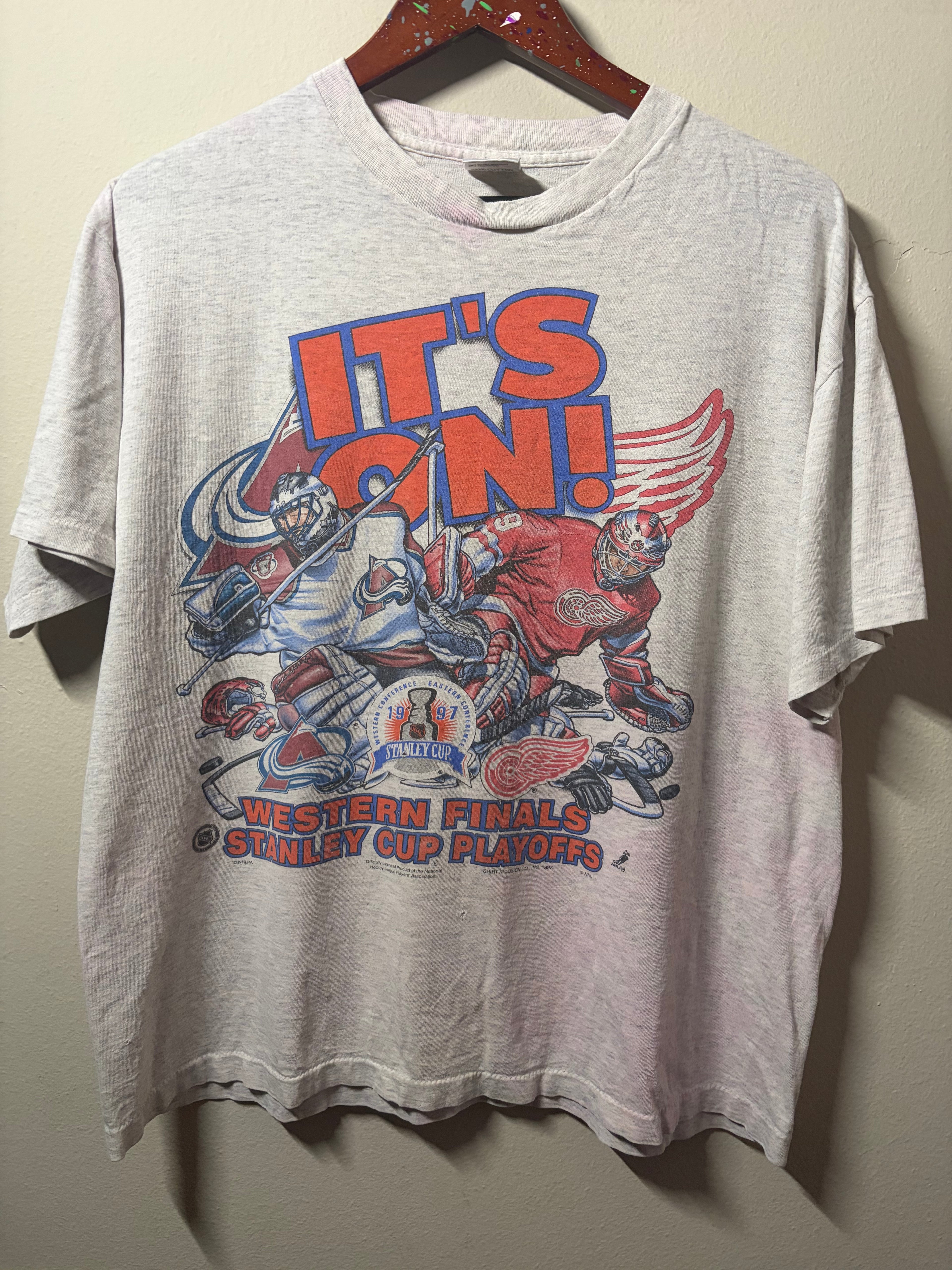 Vintage 1997 Red Wings/Avalanche Goalies T Shirt (XL)