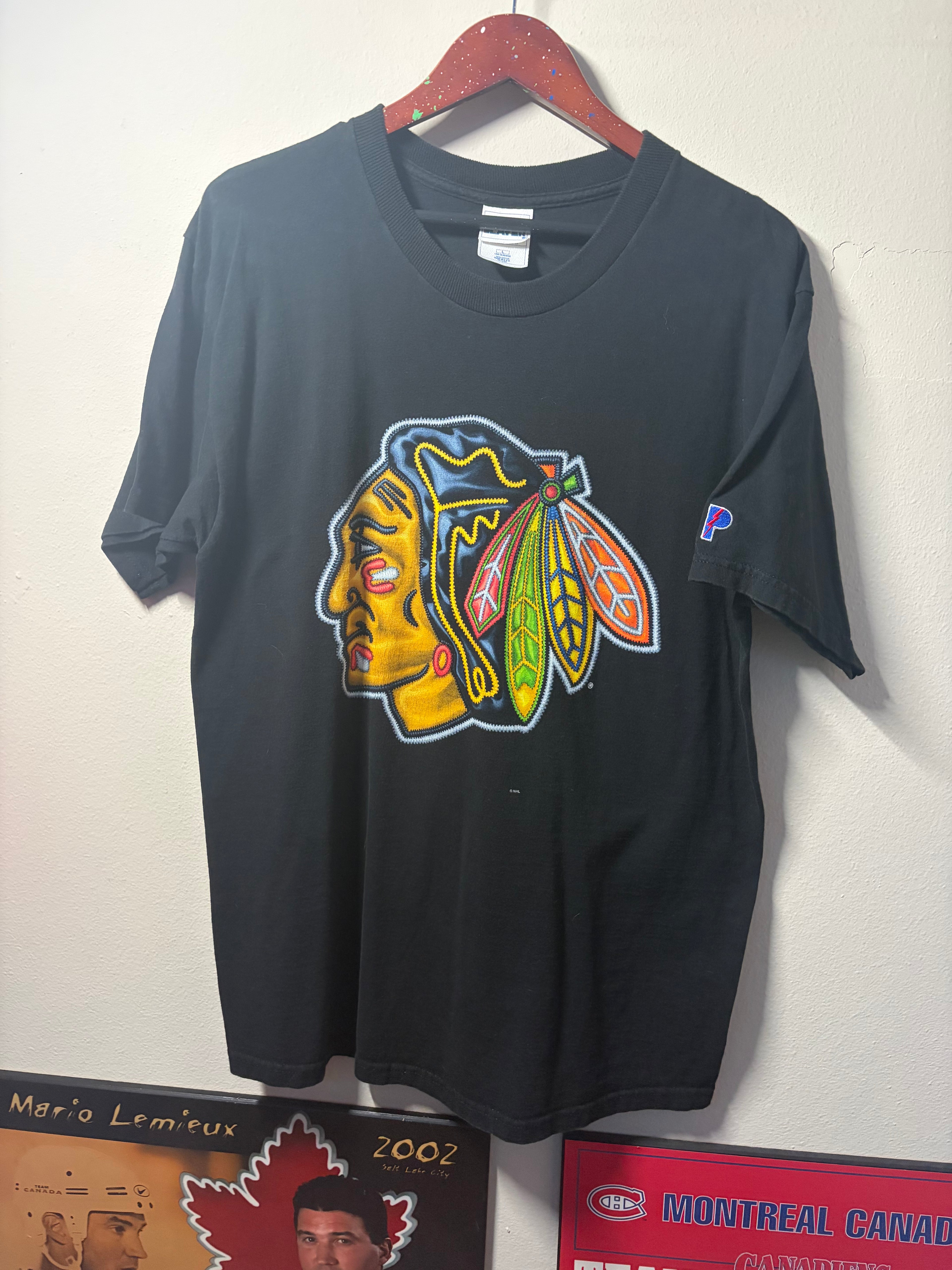 Vintage Blackhawks Pro Player “Realistic” Logo T Shirt (Large)